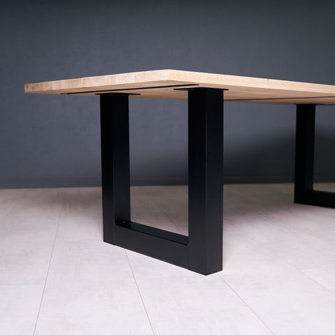 eiken eettafels met stalen u poot